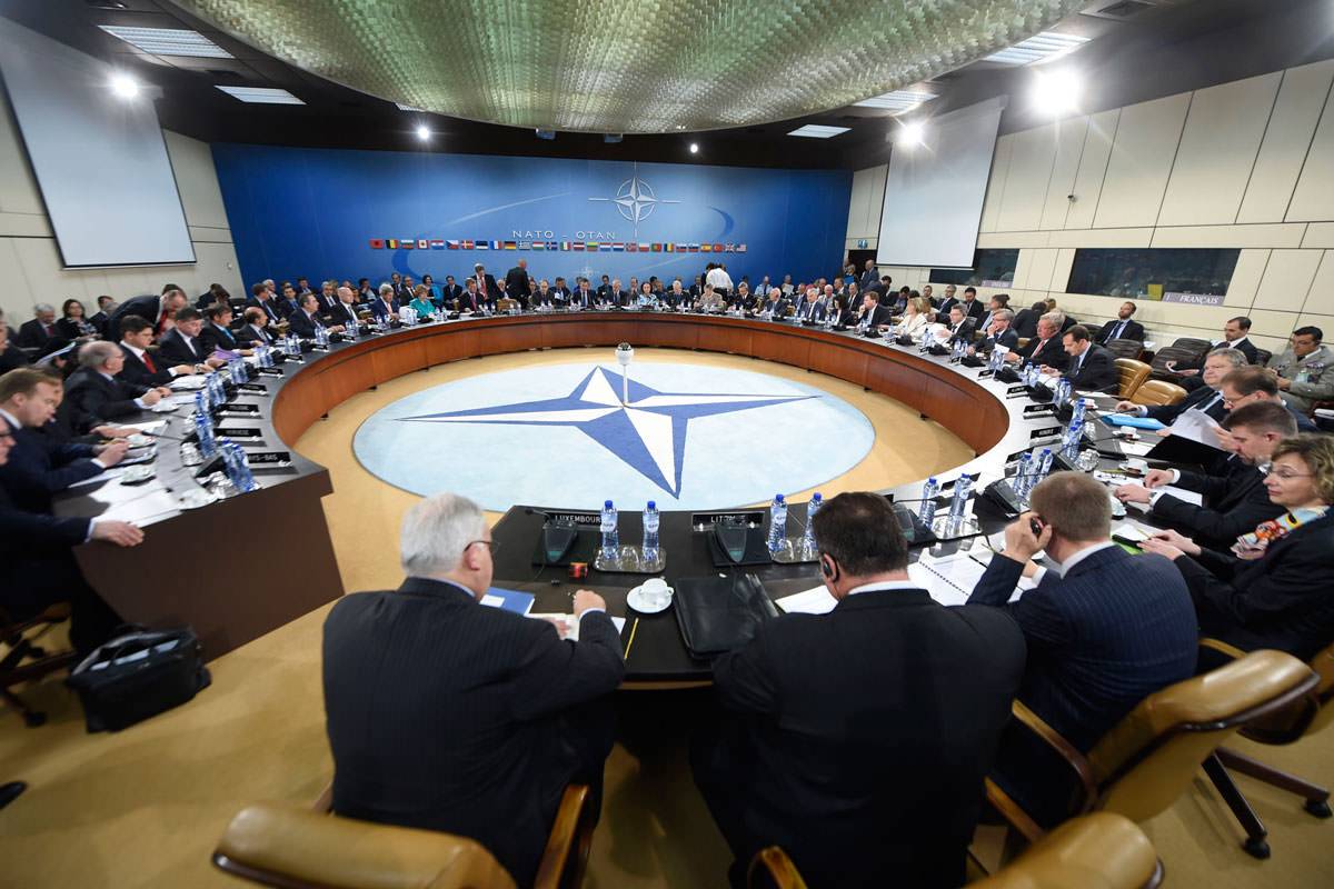 В НАТО разъяснили, чем опасен для Европы выход США из Договора по небу с РФ