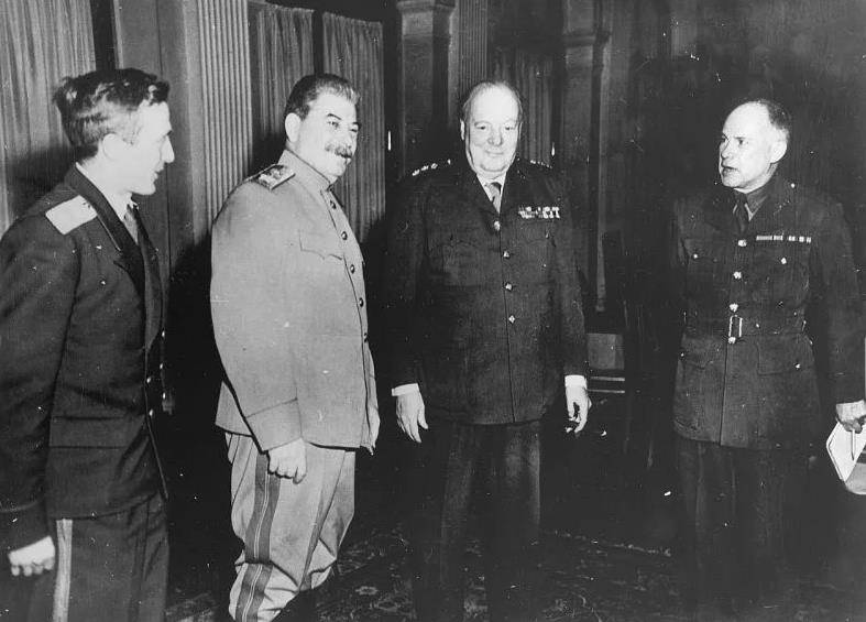 Иосиф Сталин как военный руководитель: россказни Хрущёва и реальность