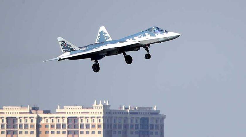 Беспилотный режим для Су-57: Россия задумалась об авиации будущего