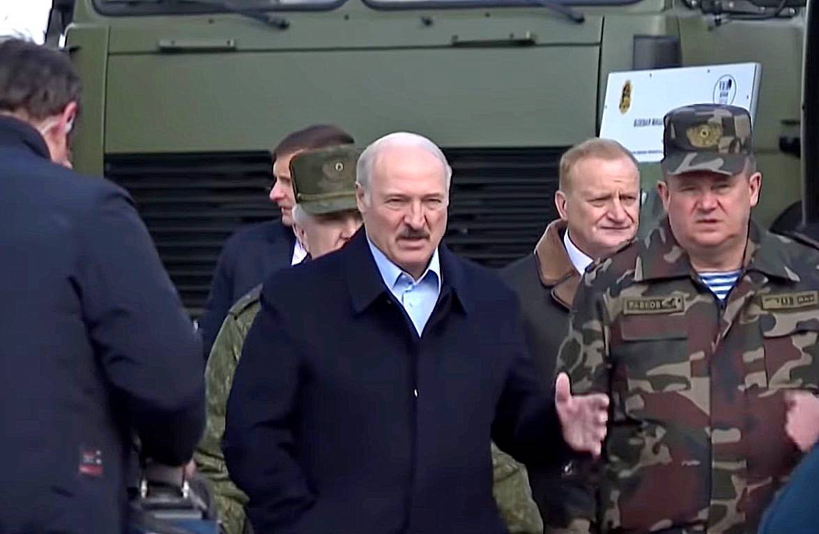 Лукашенко о создании новой ракеты: Мы не будем стоять на коленях перед Россией