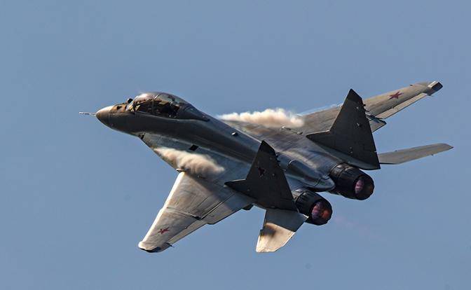 МиГ-35 в индийском небе зашел в хвост F-21