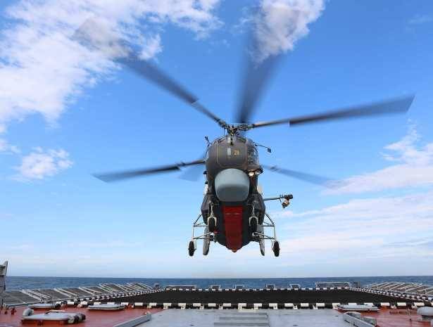 Корвет «Гремящий» впервые принимает на свою палубу вертолеты