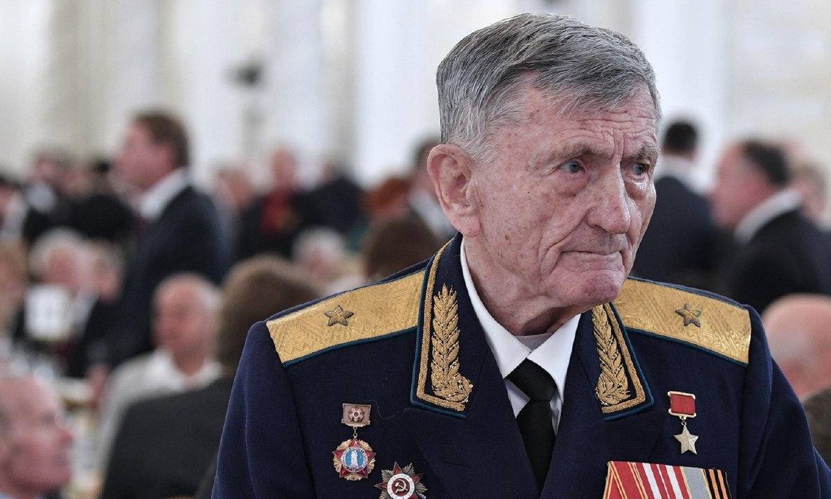Истребитель Крамаренко —  последний ас, получивший звание Героя СССР