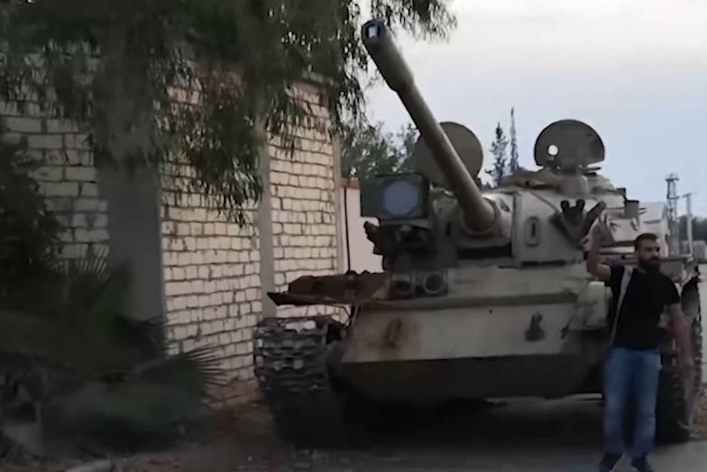 Силы ПНС захватили необычный танк семейства Т-54/55 в Ливии