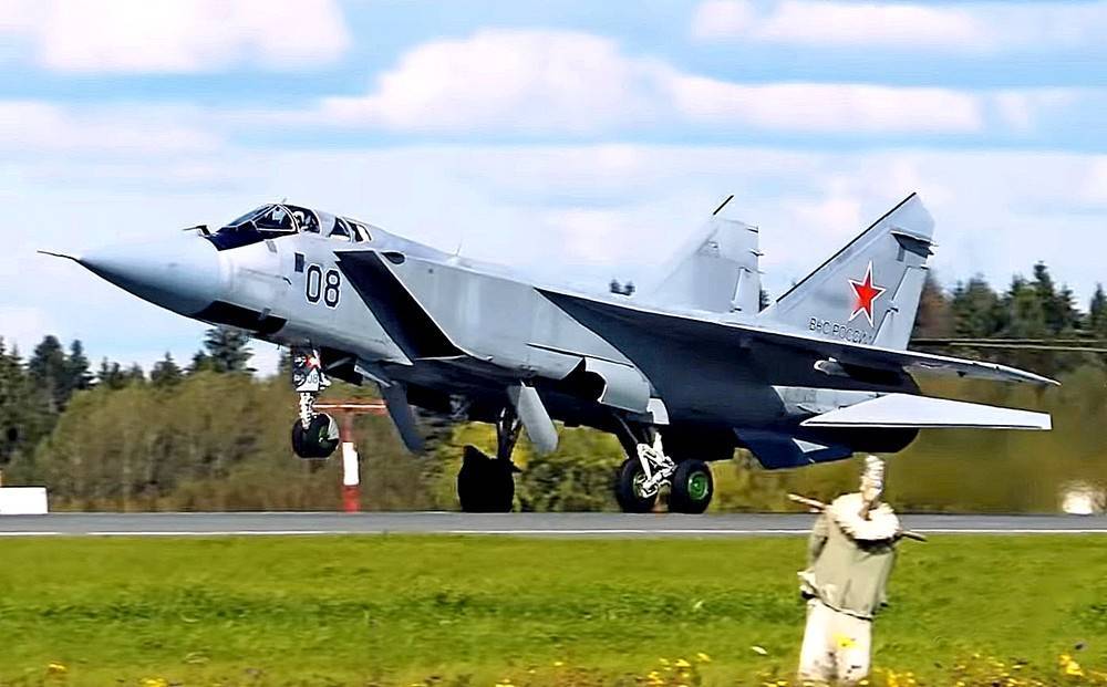 «Нечем перехватывать бомбардировщики»: США позавидовали российскому МиГ-31