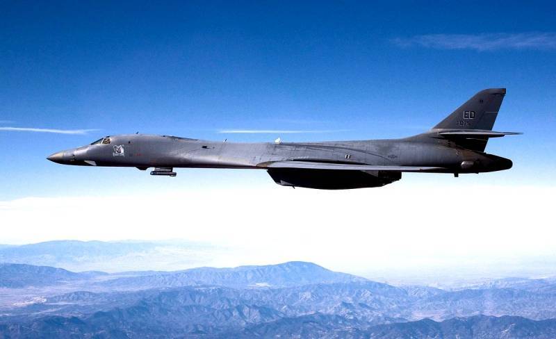 Зачем бомбардировщики Rockwell B-1B Lancer летели к Крыму прямо из США