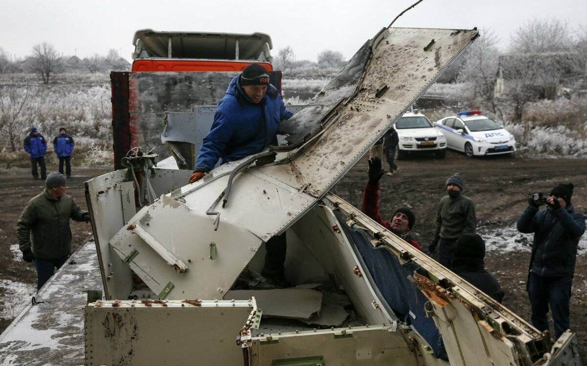 "Перегородка выгорела до тла": Антипов доказал взрыв внутри рейса MH17