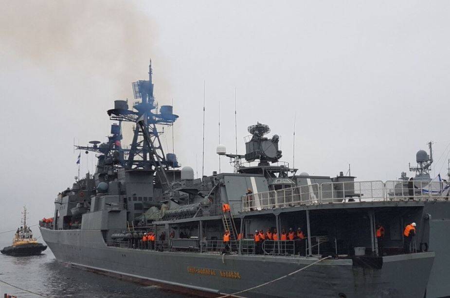 БПК "Вице-адмирал Кулаков" проводит учения в Баренцевом море