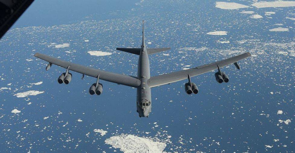 Стратегические бомбардировщики США B-52H совершили пролет вдоль Камчатки