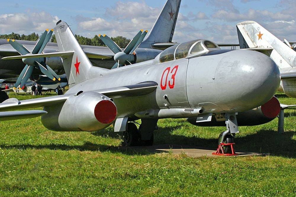 Барражирующий "Фонарик": первый полет Як-25 состоялся 68 лет назад