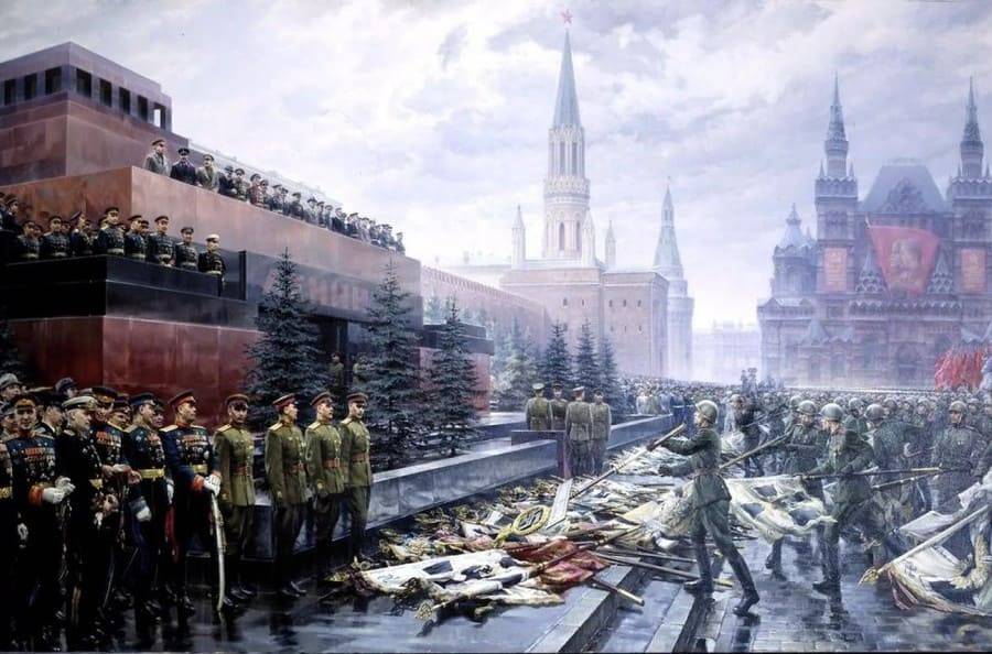 Под стены древнего Кремля летели вражеские штандарты