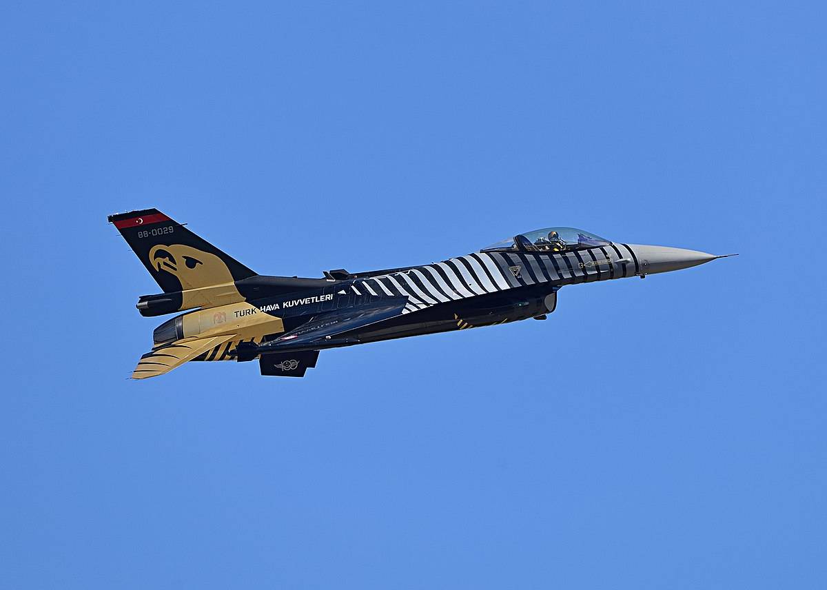 Турецкие F-16 могут атаковать авиабазу сил Хафтара в Ливии