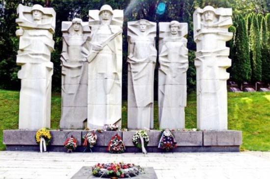 13 июля - День освобождения столицы Литвы Вильнюса от немецких захватчиков