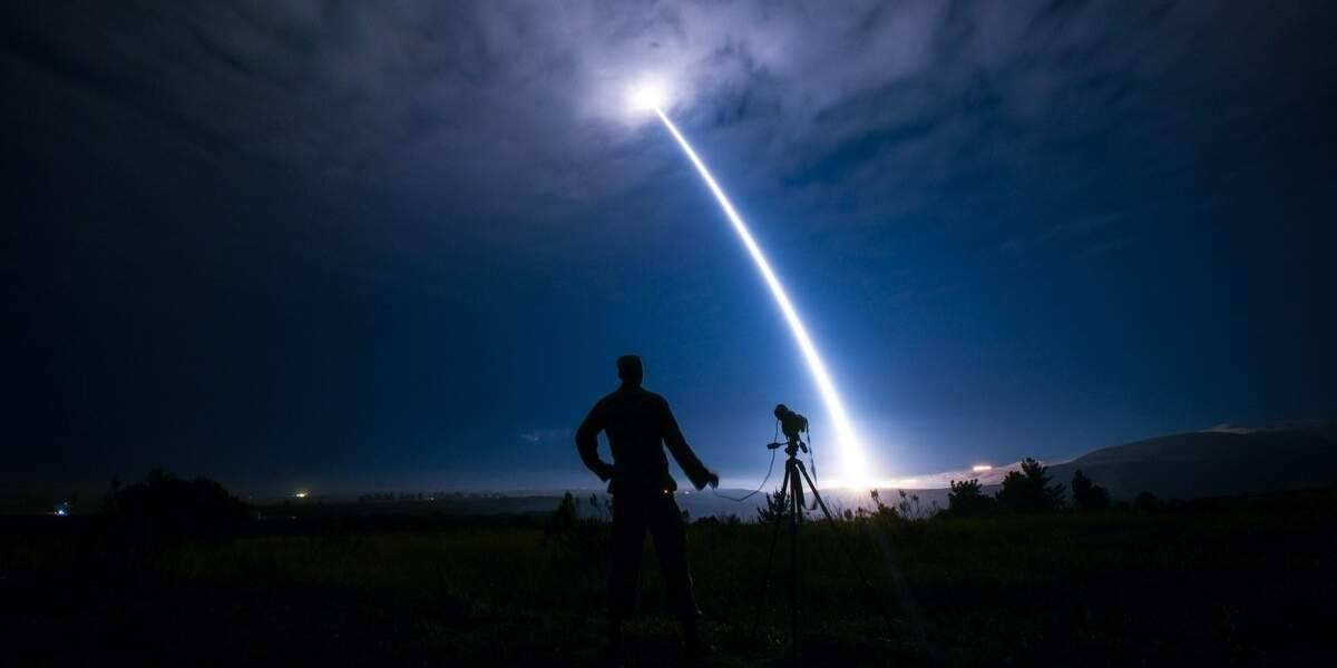 Американцы предпочли новую баллистическую ракету усилению борьбы с Covid-19
