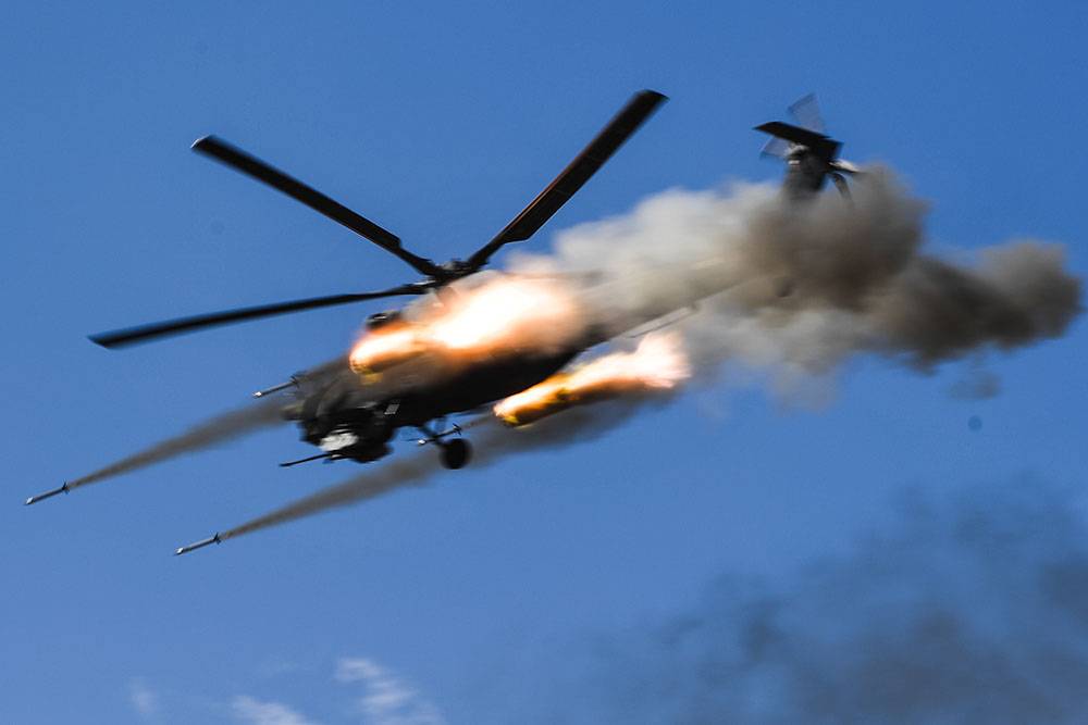 Ми-28НЭ уничтожили бронетехнику на учениях в Алжире