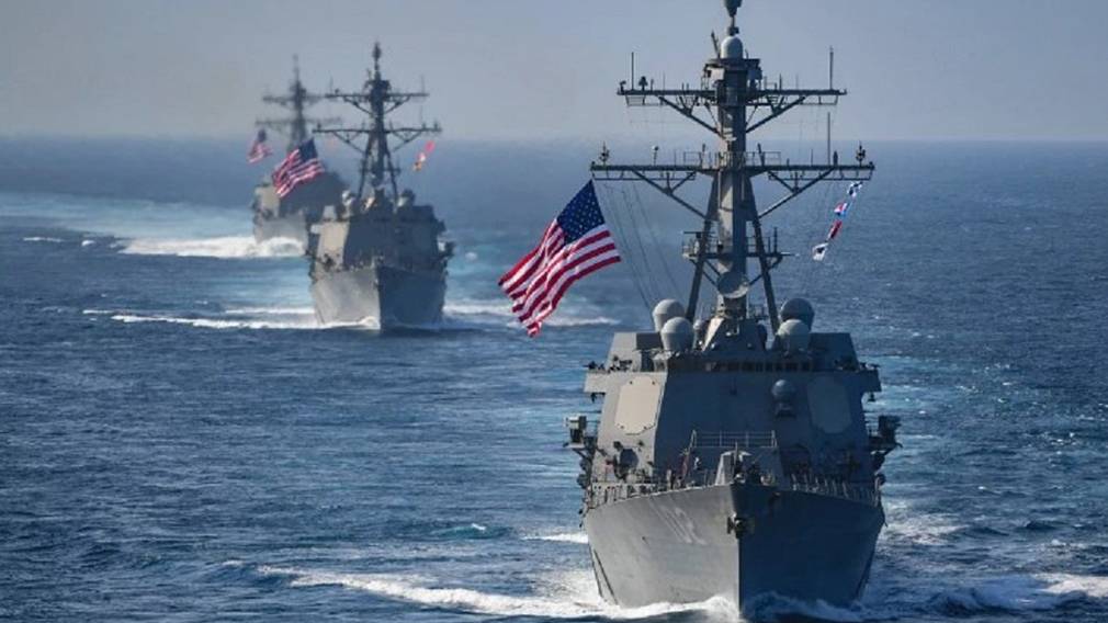 В Киеве просят НАТО держать ударные корабли в Черном море