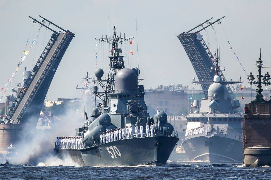 Парад ВМФ России: какое вооружение так сильно испугало Запад
