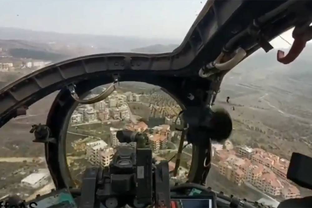 Полет Ми-25 над сирийским городом сняли на видео из кабины