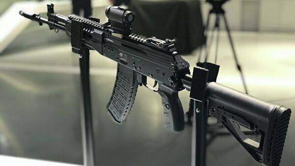 Эксперты NI назвали преимущества автомата АК-12 перед винтовкой M4