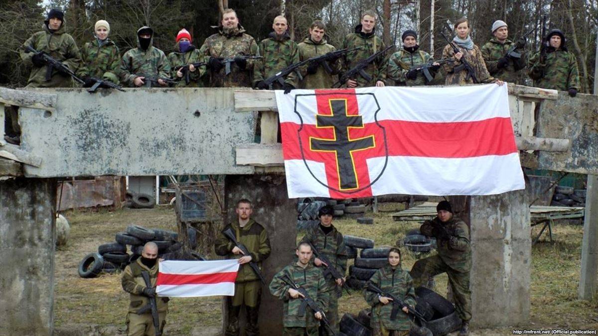 По украинским граблям: КГБ не трогает лагеря боевиков в Белоруссии