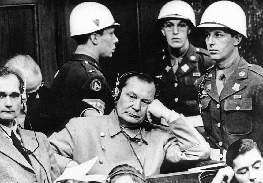 Кто из главарей Третьего рейха был оправдан трибуналом в Нюрнберге?