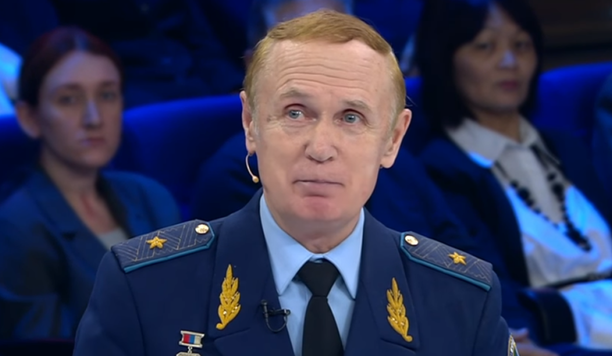 Попов объяснил, почему "Охотников" не разместят на новых вертолетоносцах РФ
