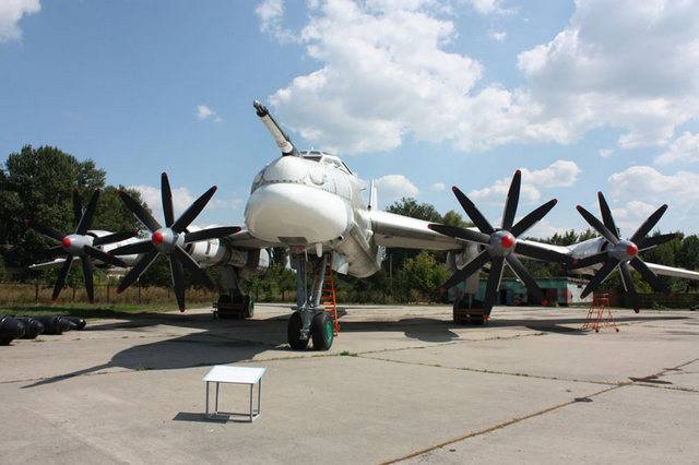 Два носителя ядерных ракет – стратегические Ту-95МС – Украина продала в США