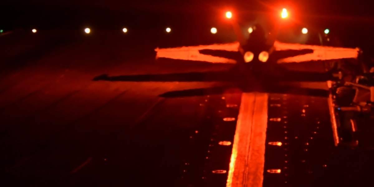 «Как F-35, только лучше»: американский флот создаёт новый истребитель