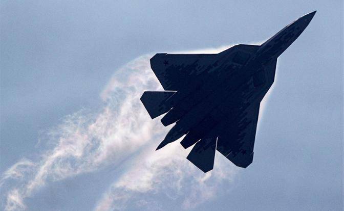 При встрече с Су-57 истребитель F-22 могут ожидать большие неприятности