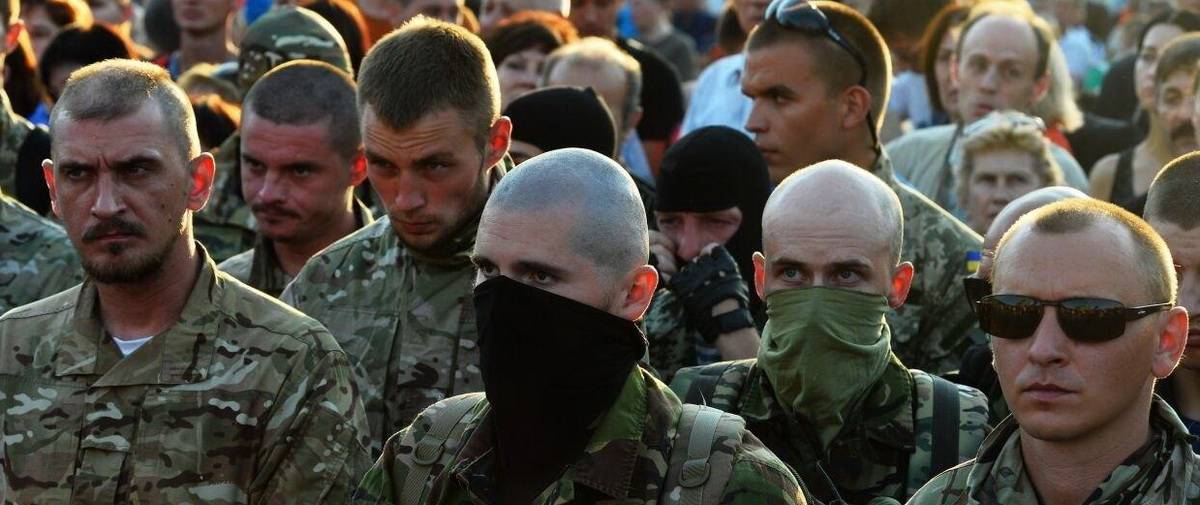 «Азовцы» и ВСУшники сошлись в массовой драке