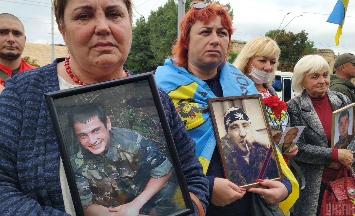 Родственники погибших украинских солдат осадили офис Зеленского