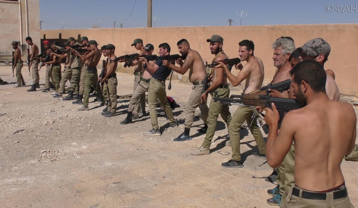 Бригада ополчения «Лива аль-Кудс» тренирует новобранцев в Дейр-эз-Зоре