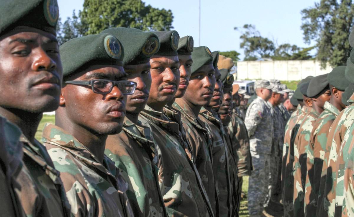 ЮАР готовится ввести войска в Мозамбик для борьбы с террористами