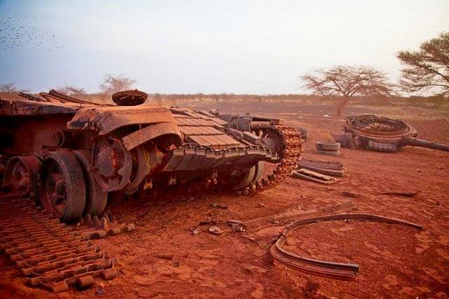 Танковый бой в Африке: китайские Тип 85-IIM смогли сжечь 2 Т-72 из Украины