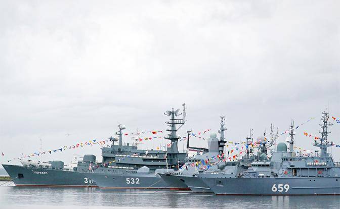Военно-Морской флот России прижимается к берегу