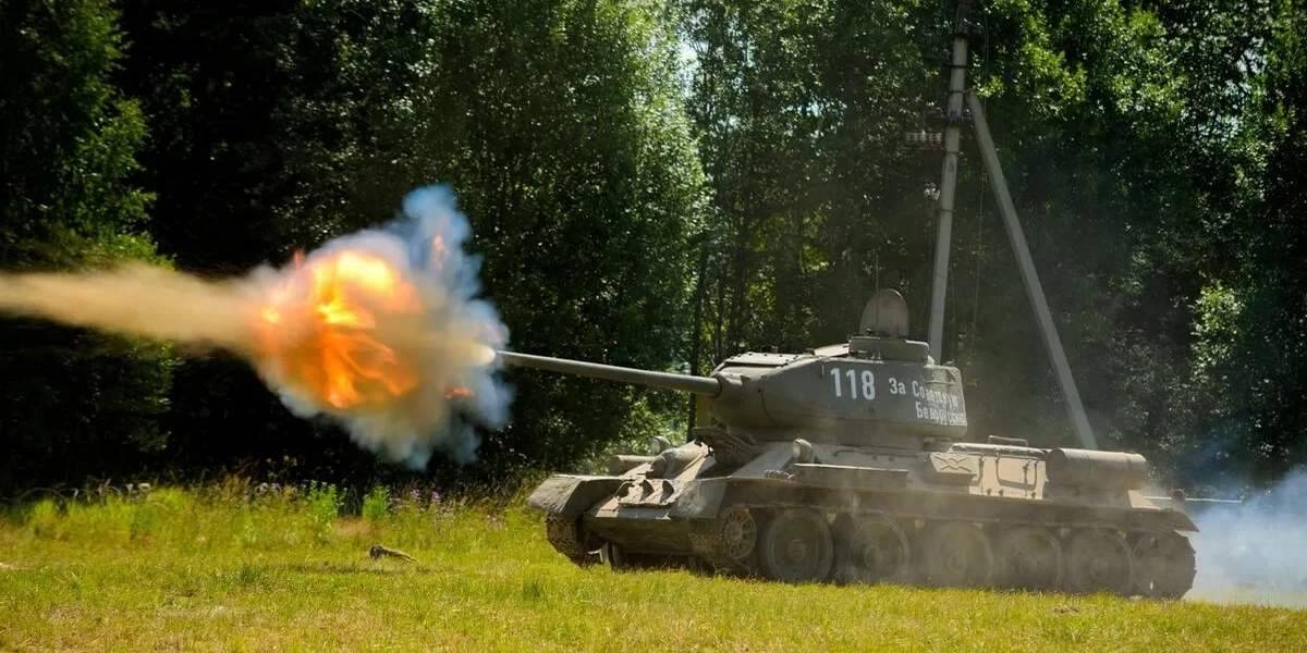В Алабине прошли стрельбы с участием легендарных танков Т-34