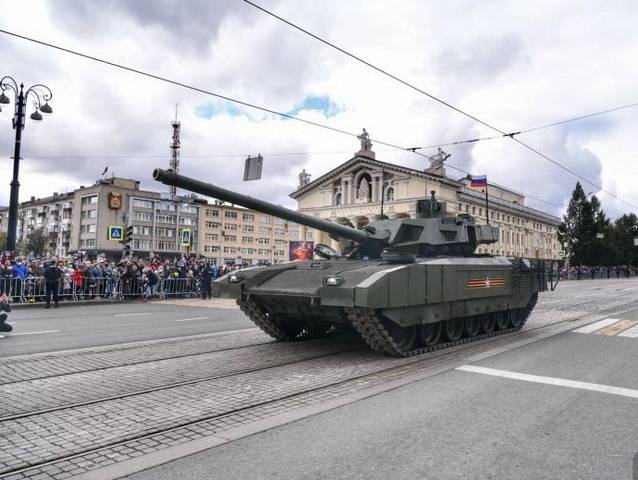 Танк Т-14 и тяжелая БМП Т-15 впервые проехали по улицам Нижнего Тагила