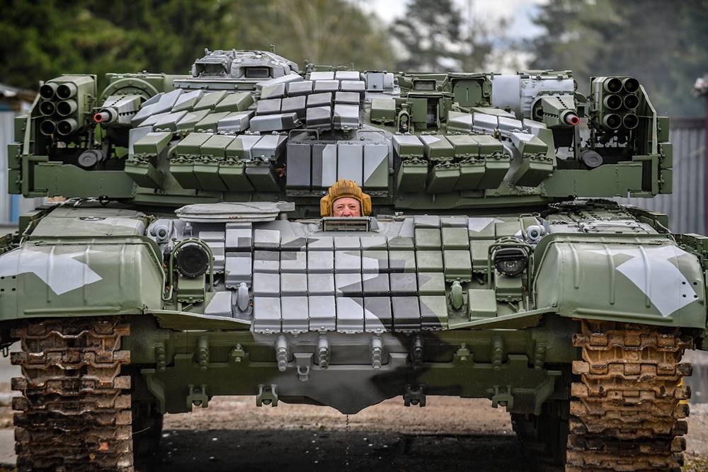 Т-80 со 152-мм пушкой и БМПТ "Гадюка" восстановили в Подмосковье