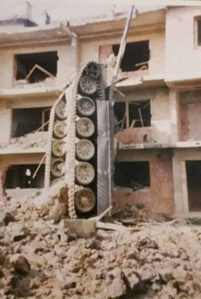 В Косово взрыв натовской бомбы поставил на дыбы сербскую модификацию Т-72