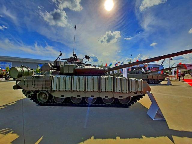 Новые танки Т-72Б3М и Т-80БВМ поступили в Казанское танковое училище