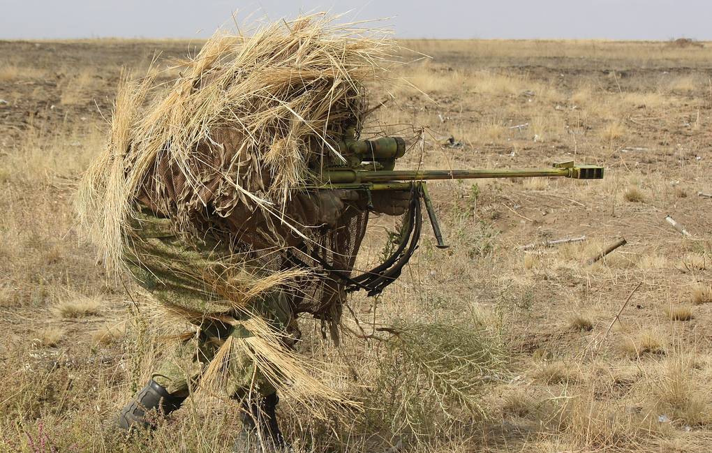 Снайперы РФ огнем антиматериальных винтовок остановили колонну противника