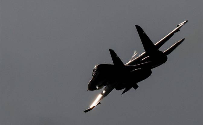 И сбивают самолёты совсем не так: Как Су-35 умудрился «завалить» Су-30