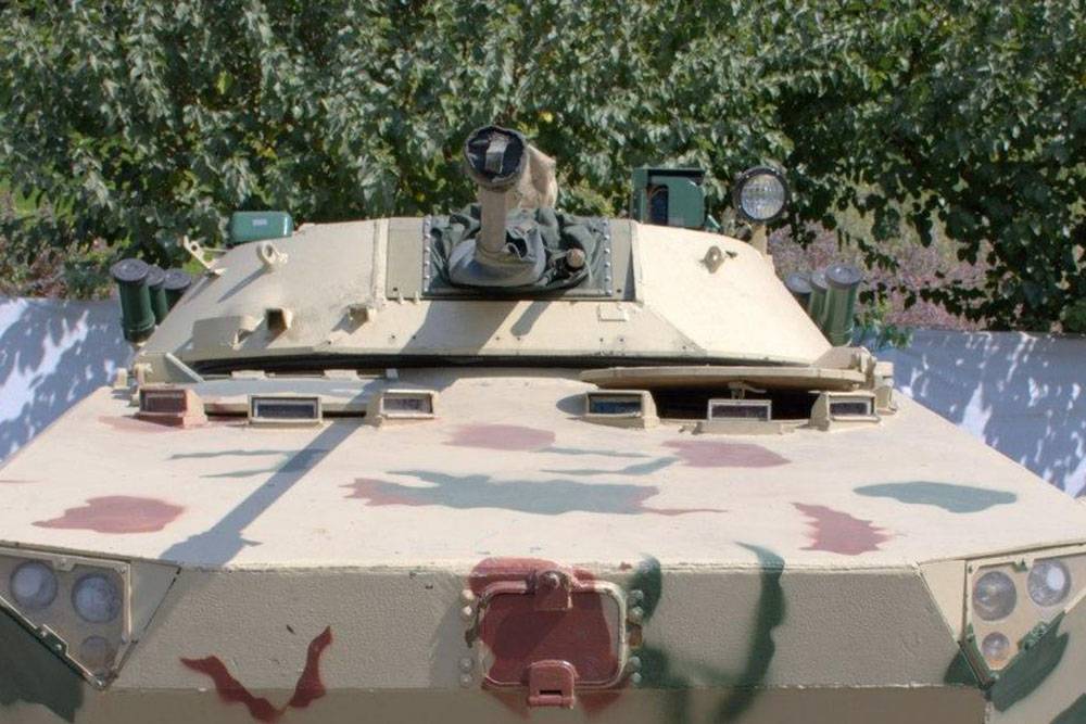 Модернизированный Т-72 и двойник БТР-90 замечены на выставке в Иране