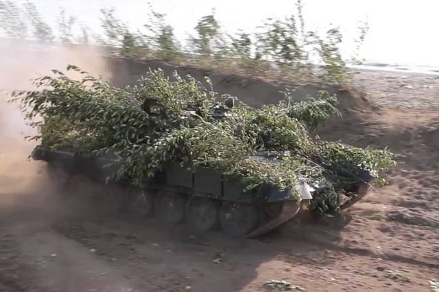 Экипажи Т-72Б3 в Абхазии применили "танковый трезубец"