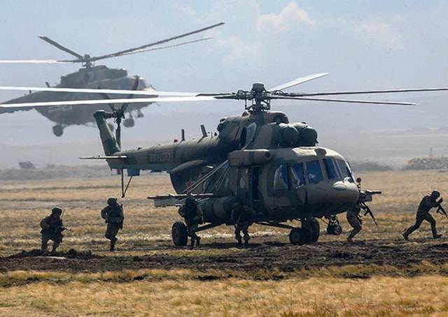Ми-8 под прикрытием Ка-52 доставили на поле боя бронеавтомобили "Тигр"