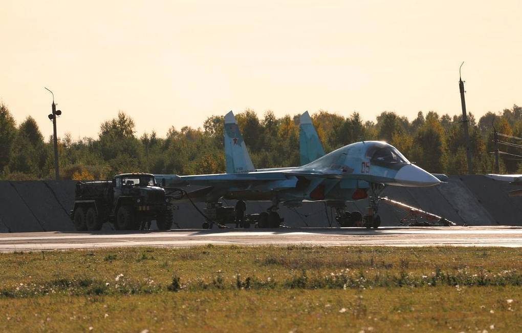 Бомбардировщики Су-34 ЦВО впервые выполнили ночной полет в стратосферу