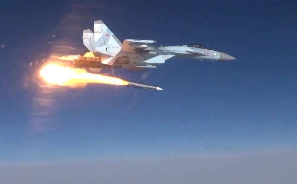 Российский Су-35 впервые запустил новейшую ракету Р-37М