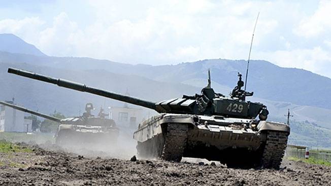 Танковая карусель: армия РФ отрабатывает новые тактические приемы
