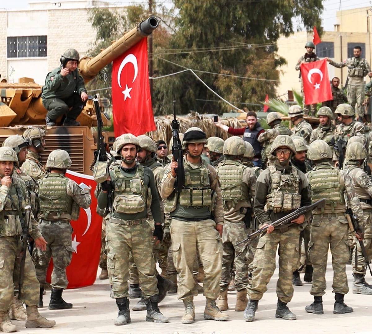 Сирия: Турция строит на юге Идлиба новую военную базу