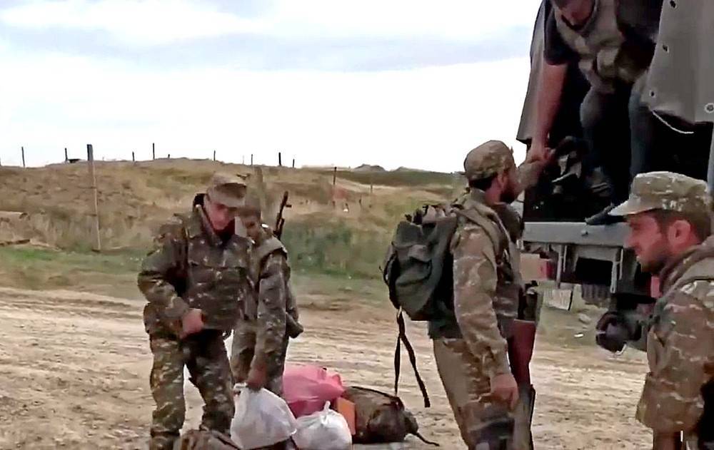 «Идем с рогаткой против танков»: видео, как армяне покидают боевые позиции